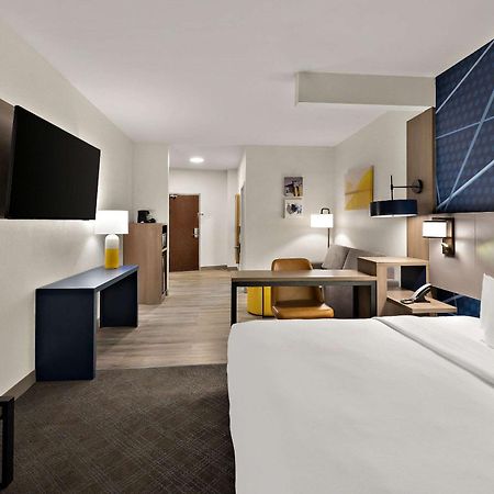 Comfort Suites Columbus East Broad Buitenkant foto