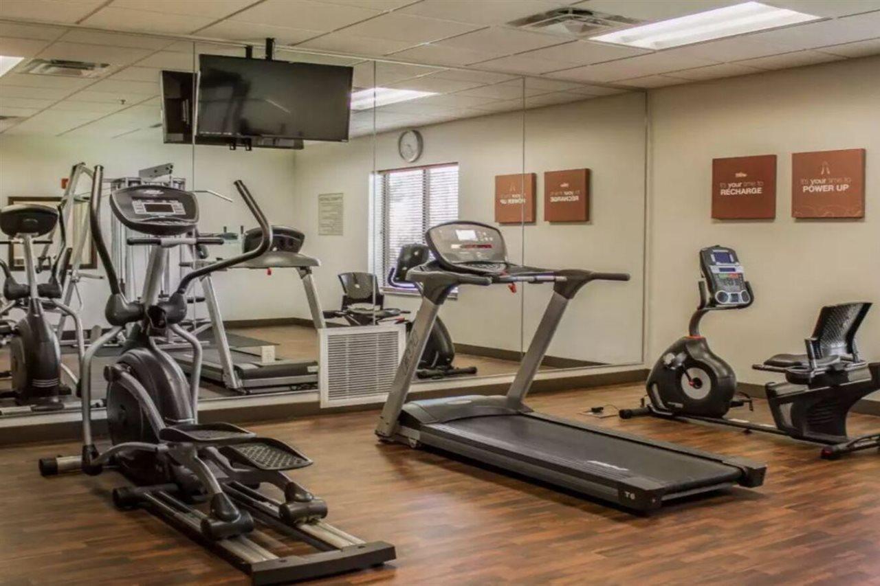 Comfort Suites Columbus East Broad Buitenkant foto
