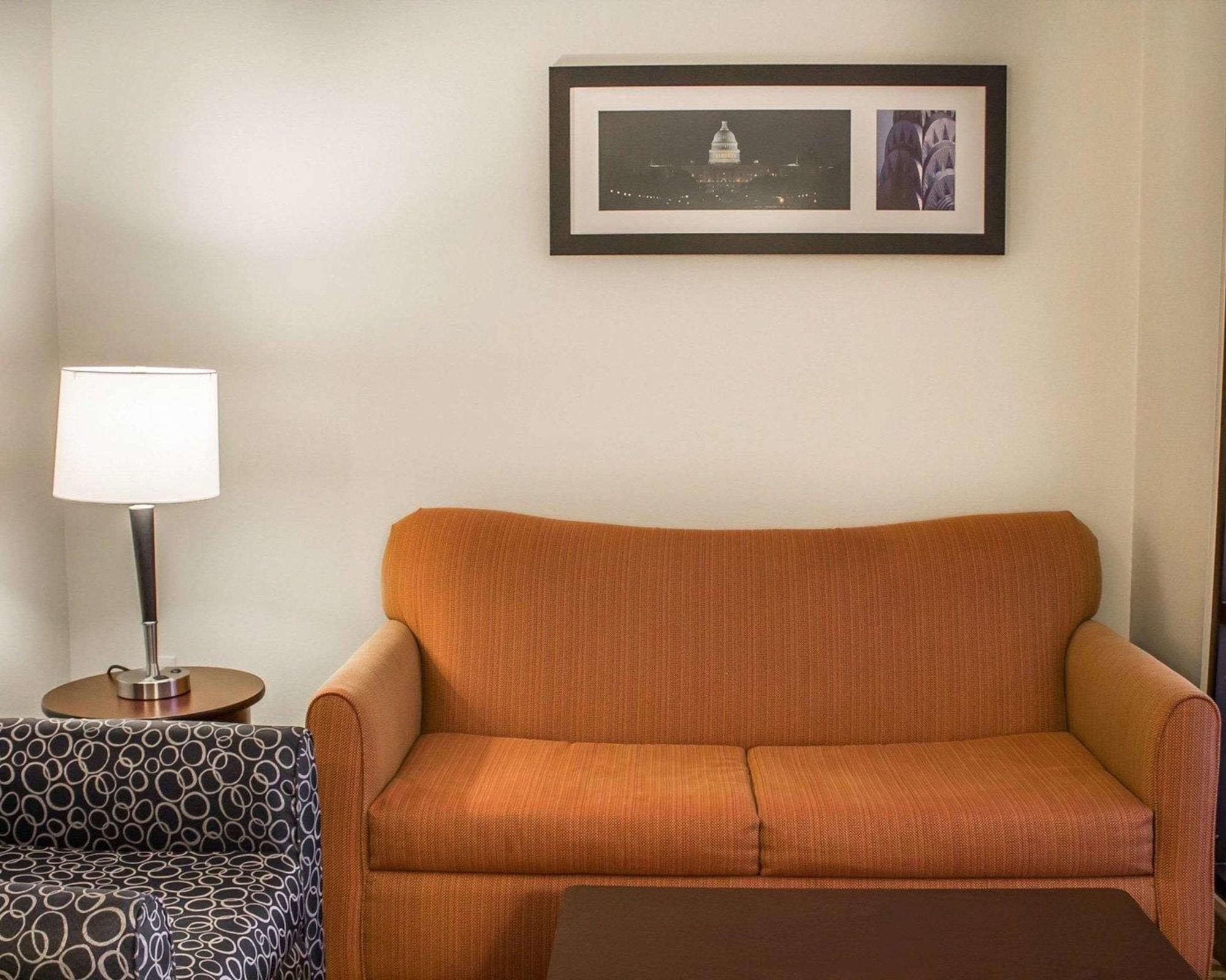 Comfort Suites Columbus East Broad Buitenkant foto