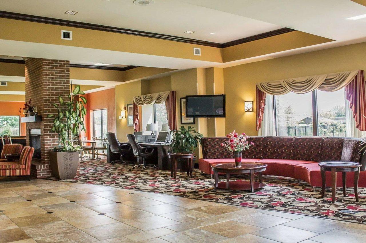 Comfort Suites Columbus East Broad Buitenkant foto