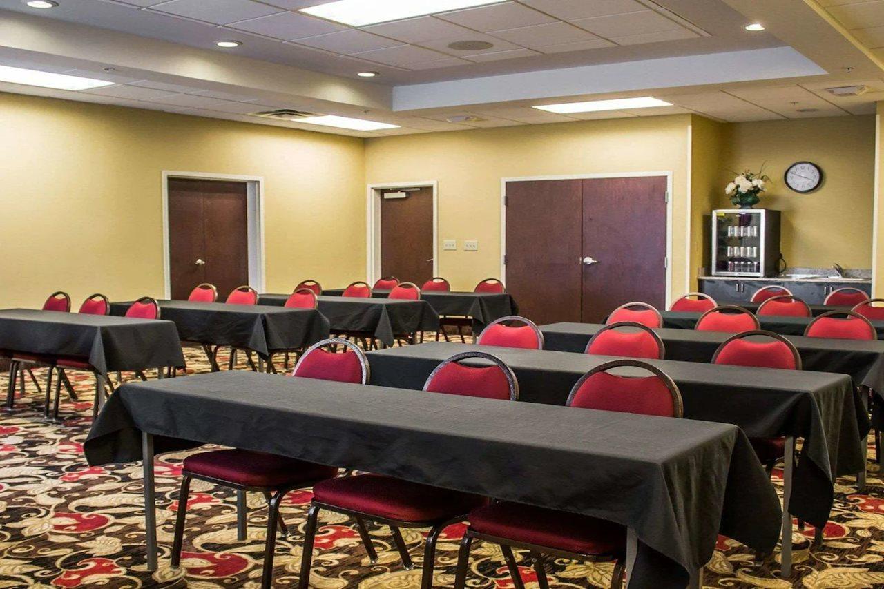 Comfort Suites Columbus East Broad Buitenkant foto