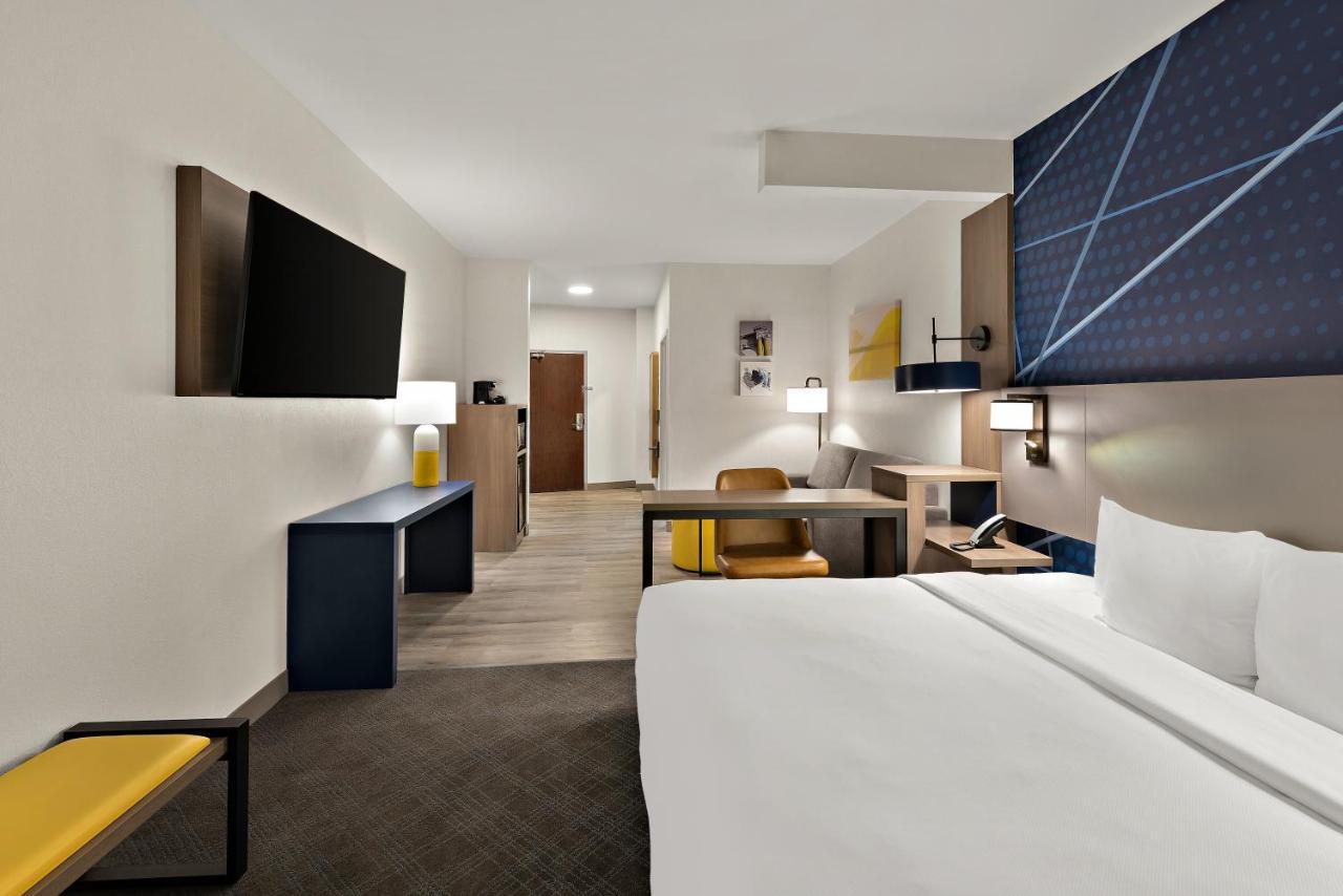 Comfort Suites Columbus East Broad Buitenkant foto