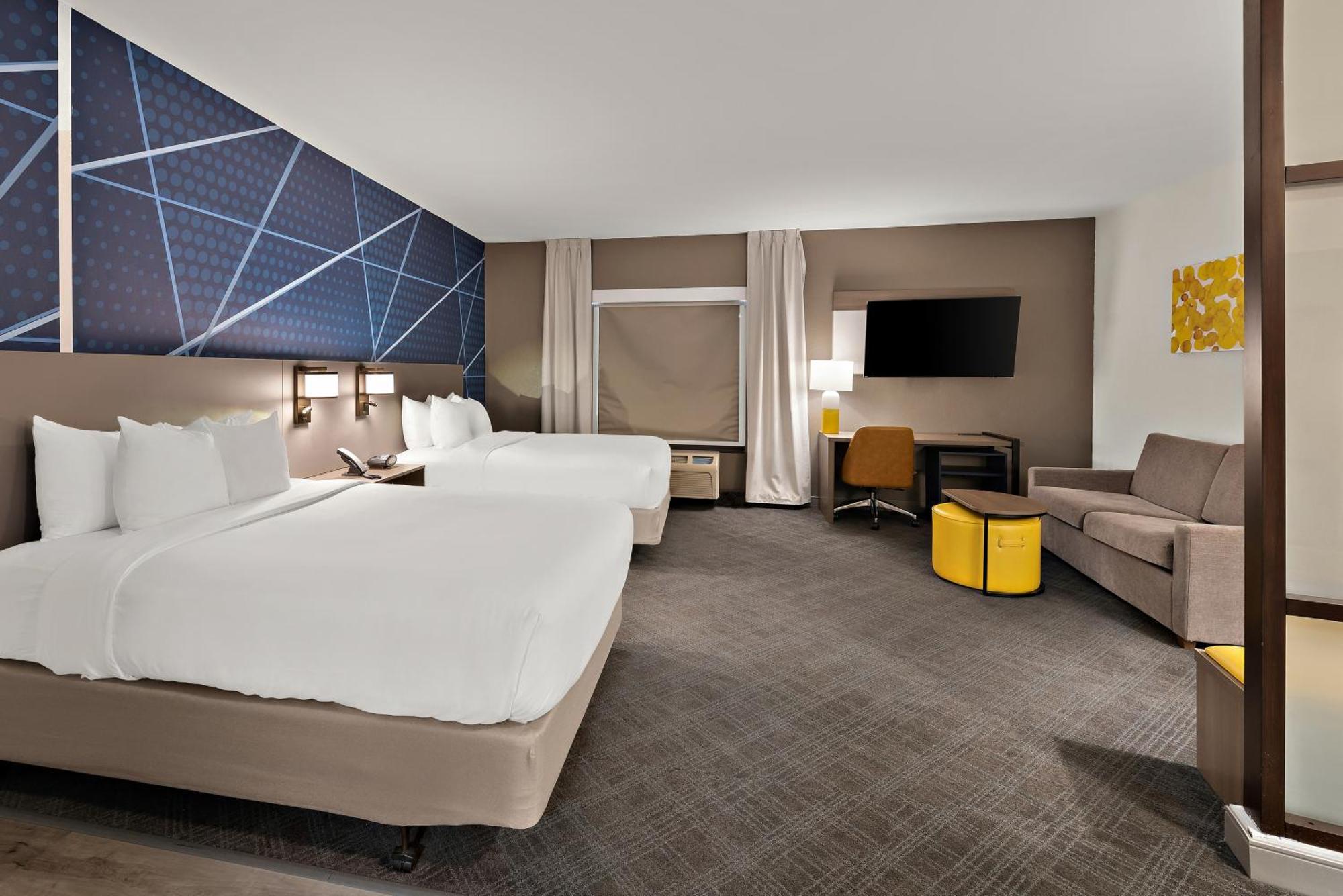 Comfort Suites Columbus East Broad Buitenkant foto