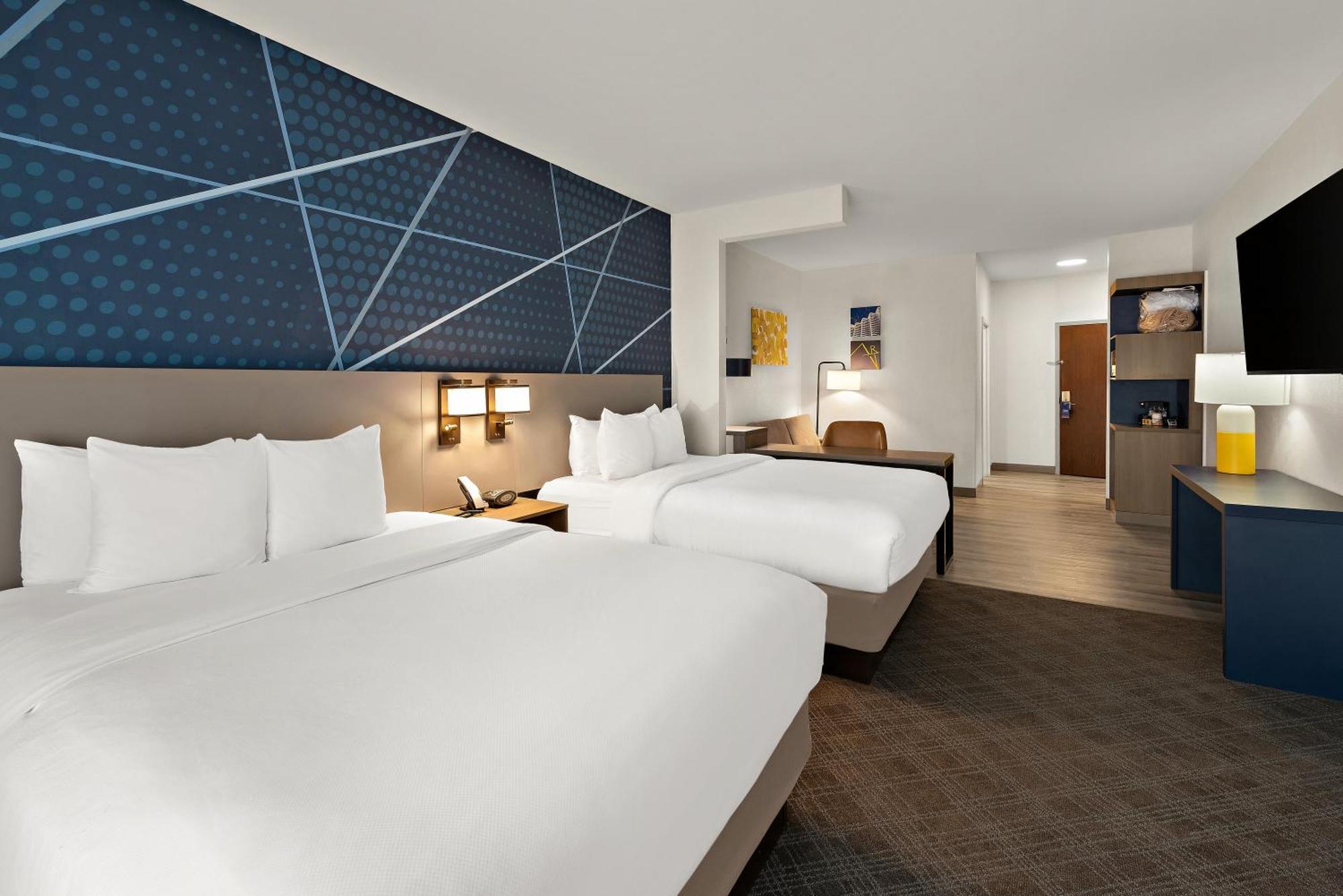 Comfort Suites Columbus East Broad Buitenkant foto