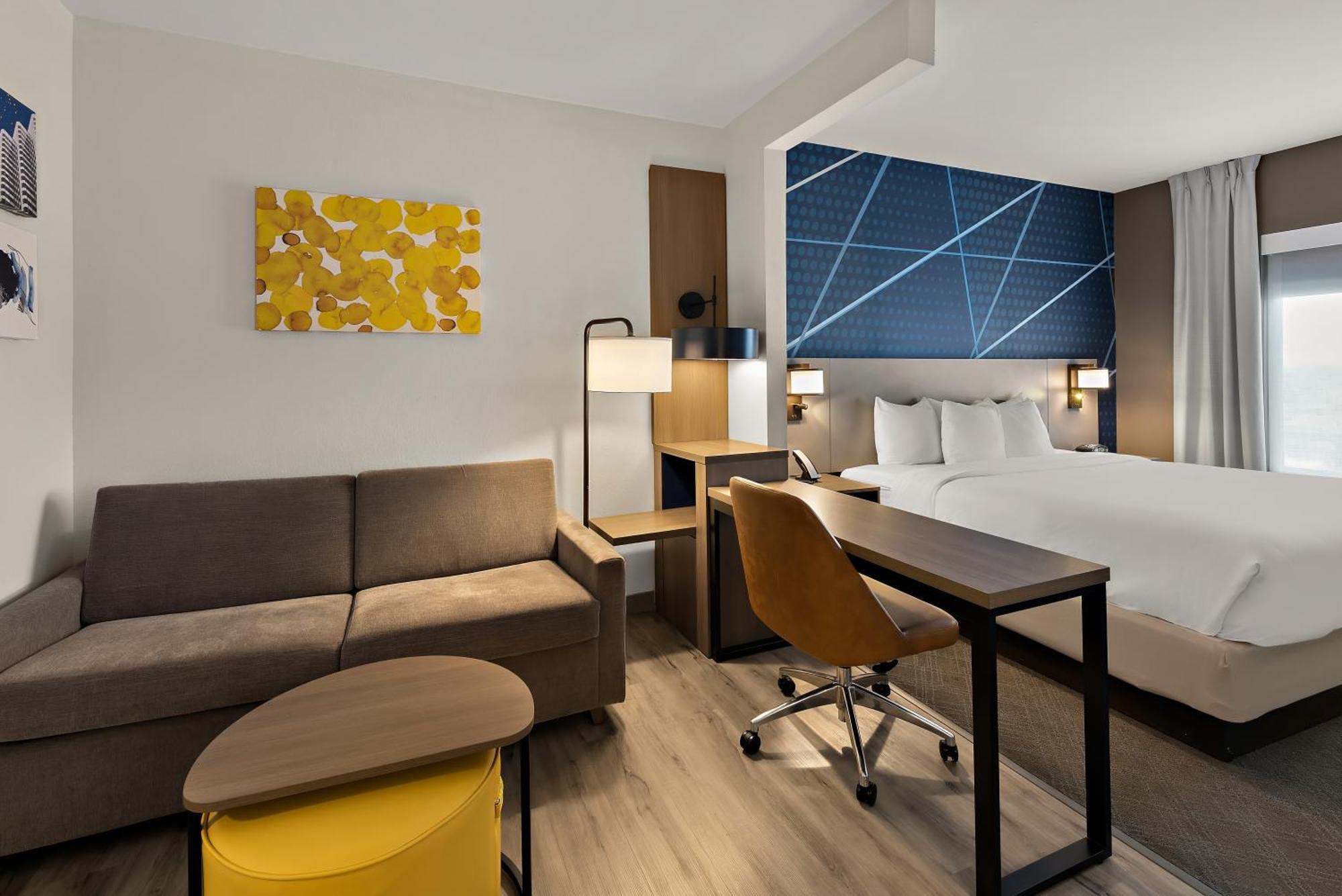 Comfort Suites Columbus East Broad Buitenkant foto