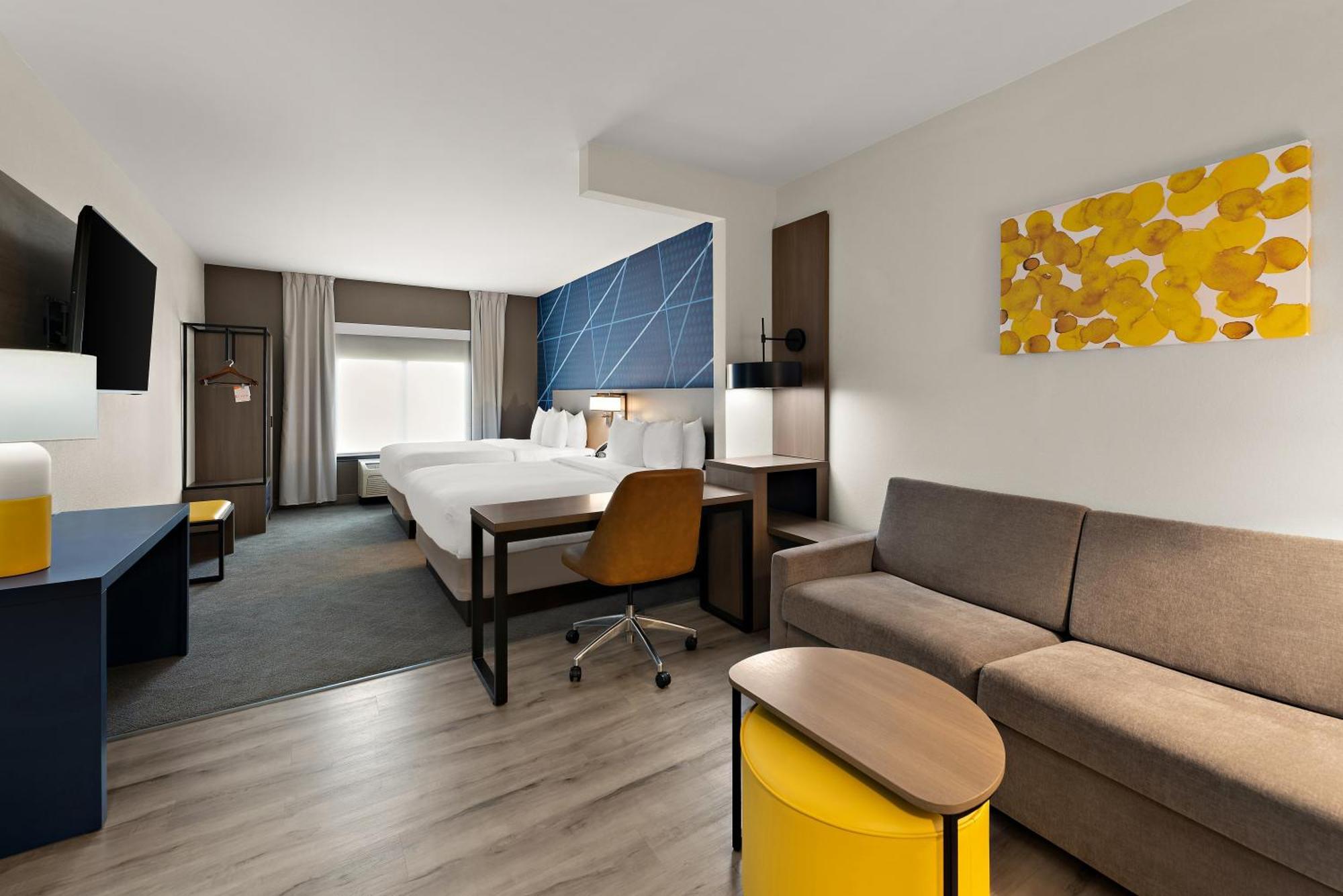 Comfort Suites Columbus East Broad Buitenkant foto