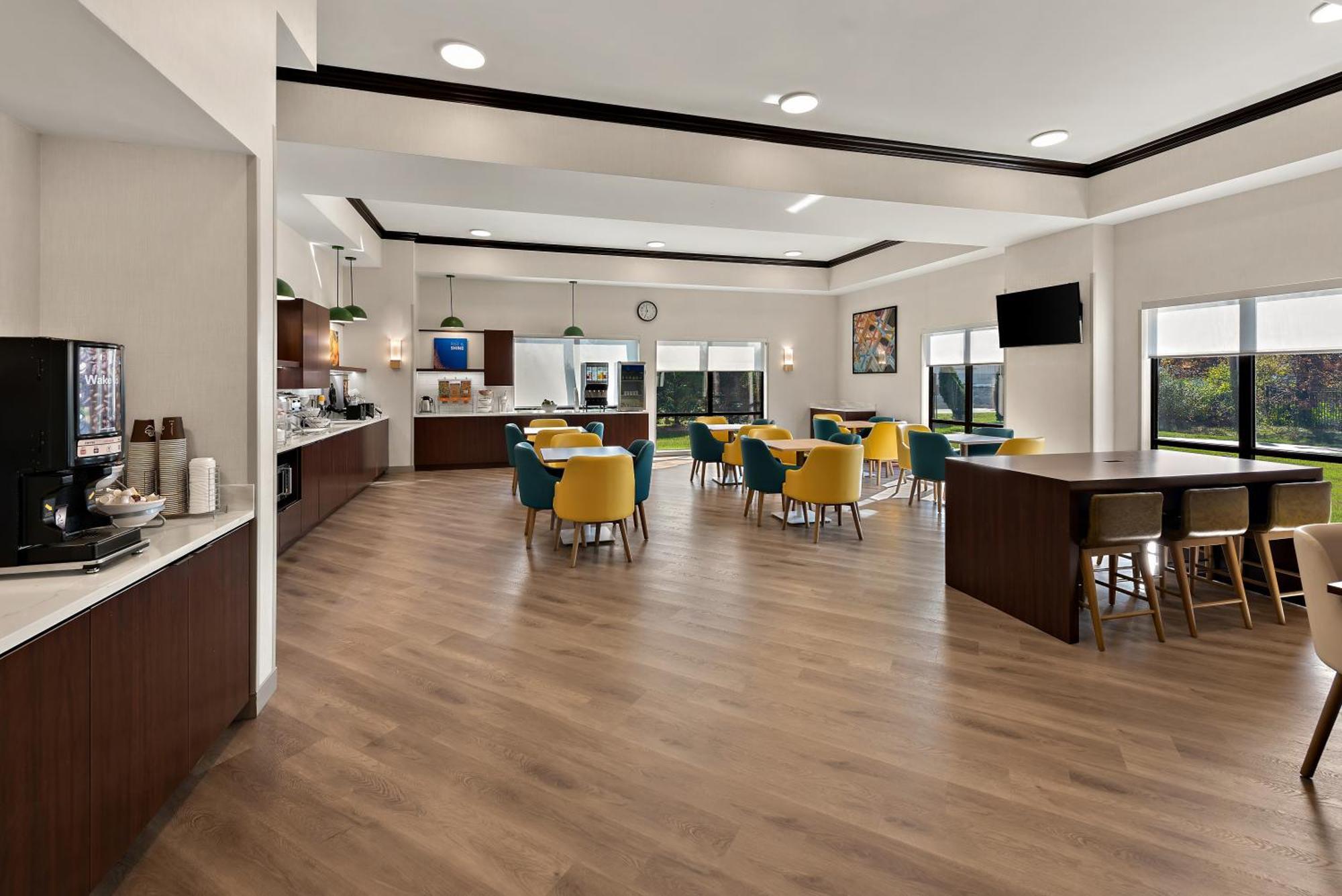 Comfort Suites Columbus East Broad Buitenkant foto