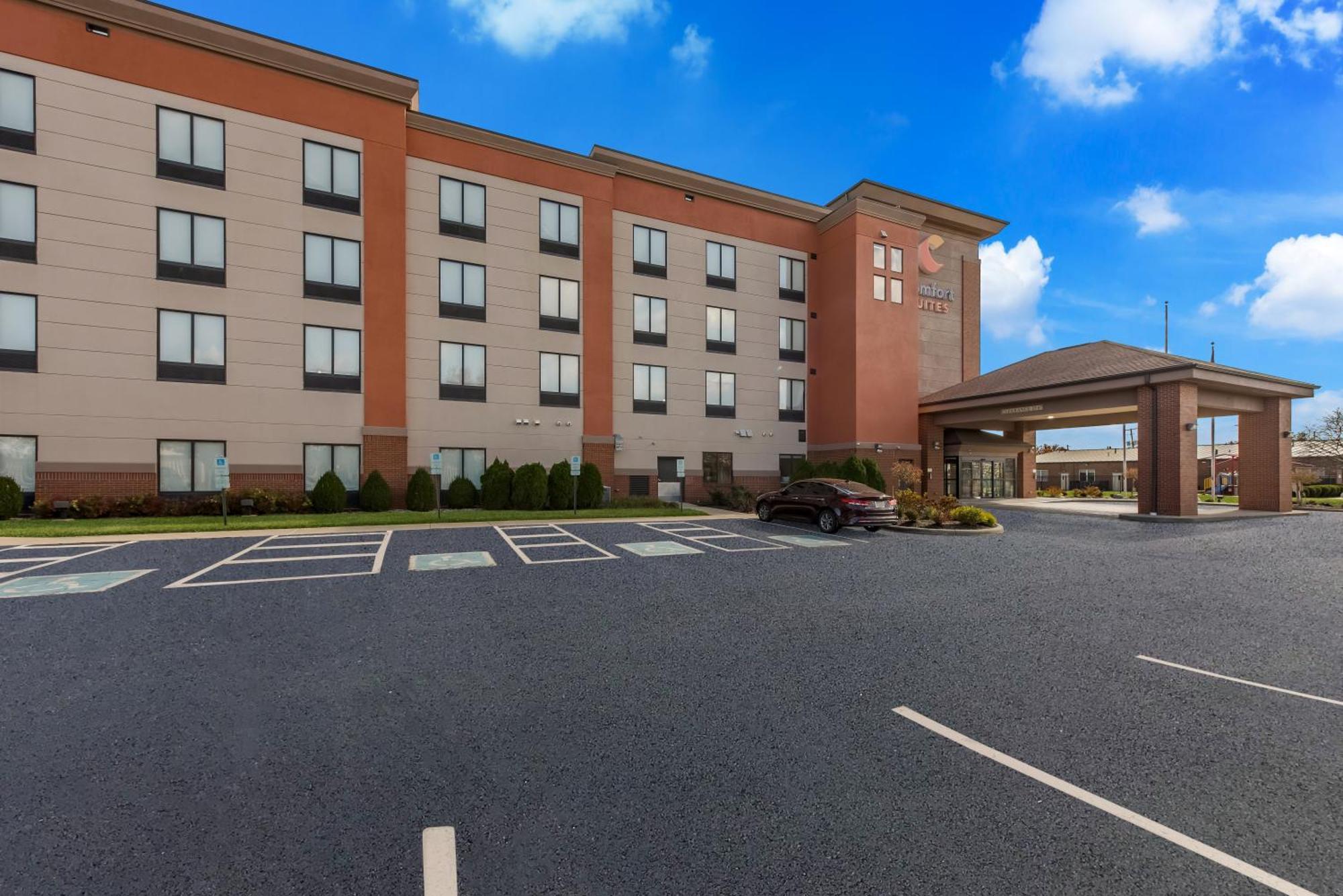 Comfort Suites Columbus East Broad Buitenkant foto