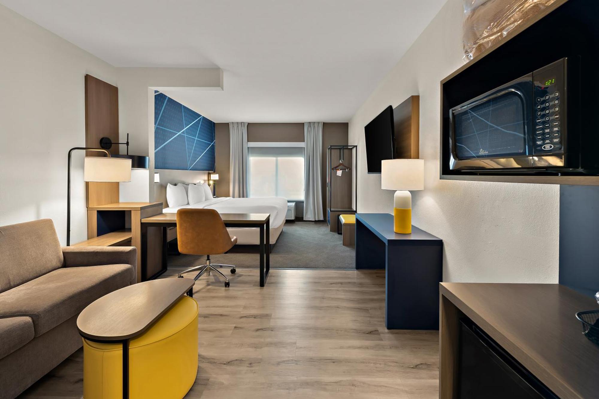 Comfort Suites Columbus East Broad Buitenkant foto