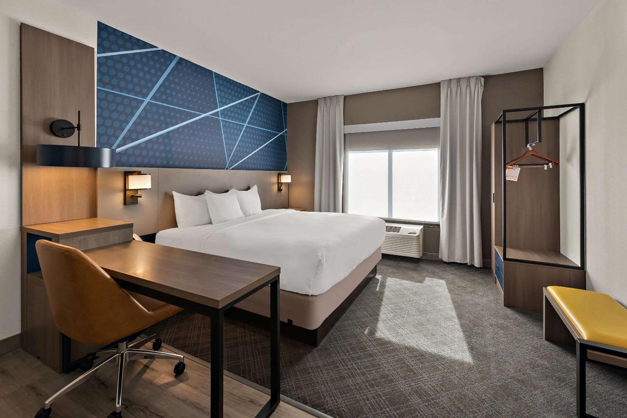 Comfort Suites Columbus East Broad Buitenkant foto